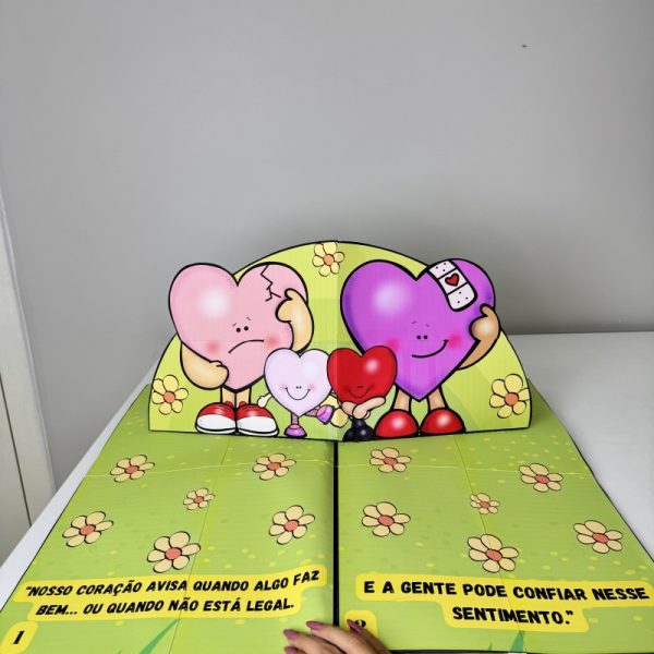 Livro Gigante Faça Bonito – Pop-up interativo - Image 3