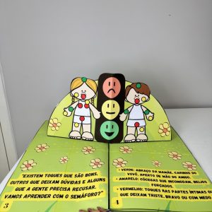 Livro Gigante Faça Bonito – Pop-up interativo