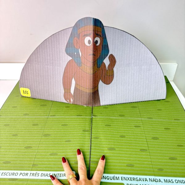 📖✨ Livro Gigante 3D: As 10 Pragas do Egito - Imagem 12
